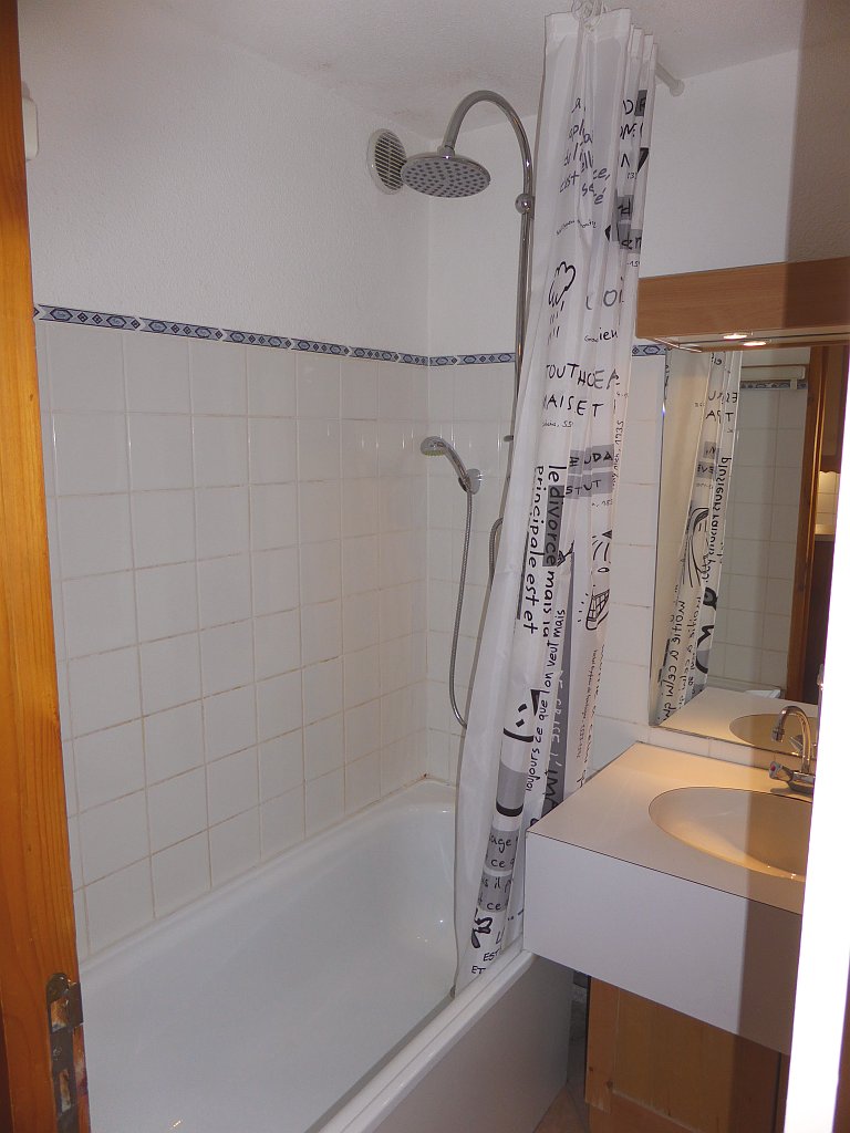 Foto van de badkamer douche van appartement Clairière 35