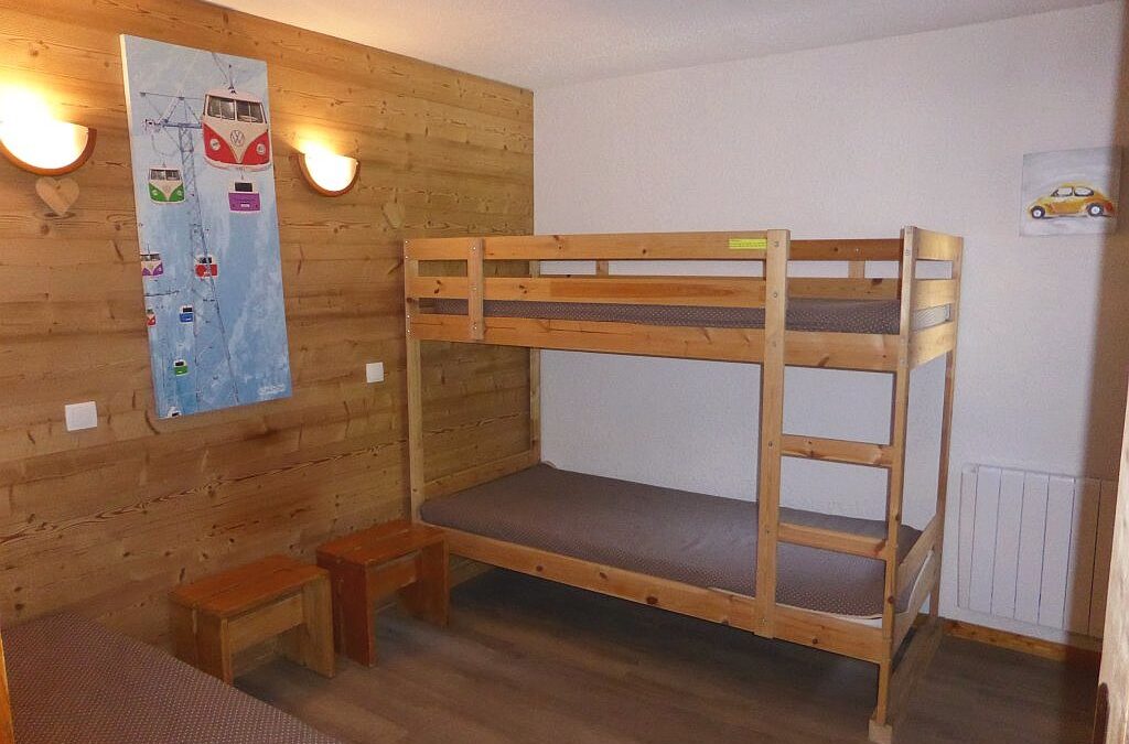 Slaapkamer van appartement Souche 8